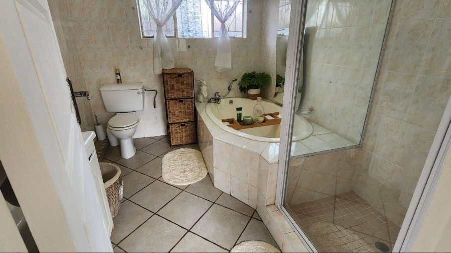 5 Bedroom Property for Sale in Safari Gardens North West